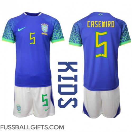 Brasilien Casemiro #5 Fußballbekleidung Auswärtstrikot Kinder WM 2022 Kurzarm (+ kurze hosen)